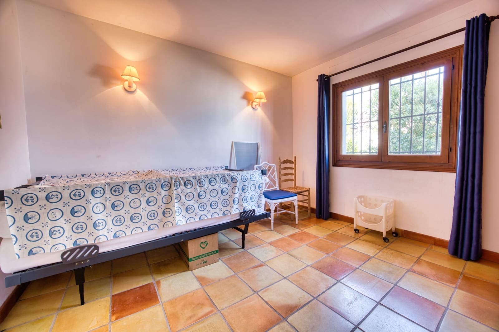 4 sypialnia Willa na sprzedaż w Pego z basenem garażem - 550 000 € (Ref: 9934894)