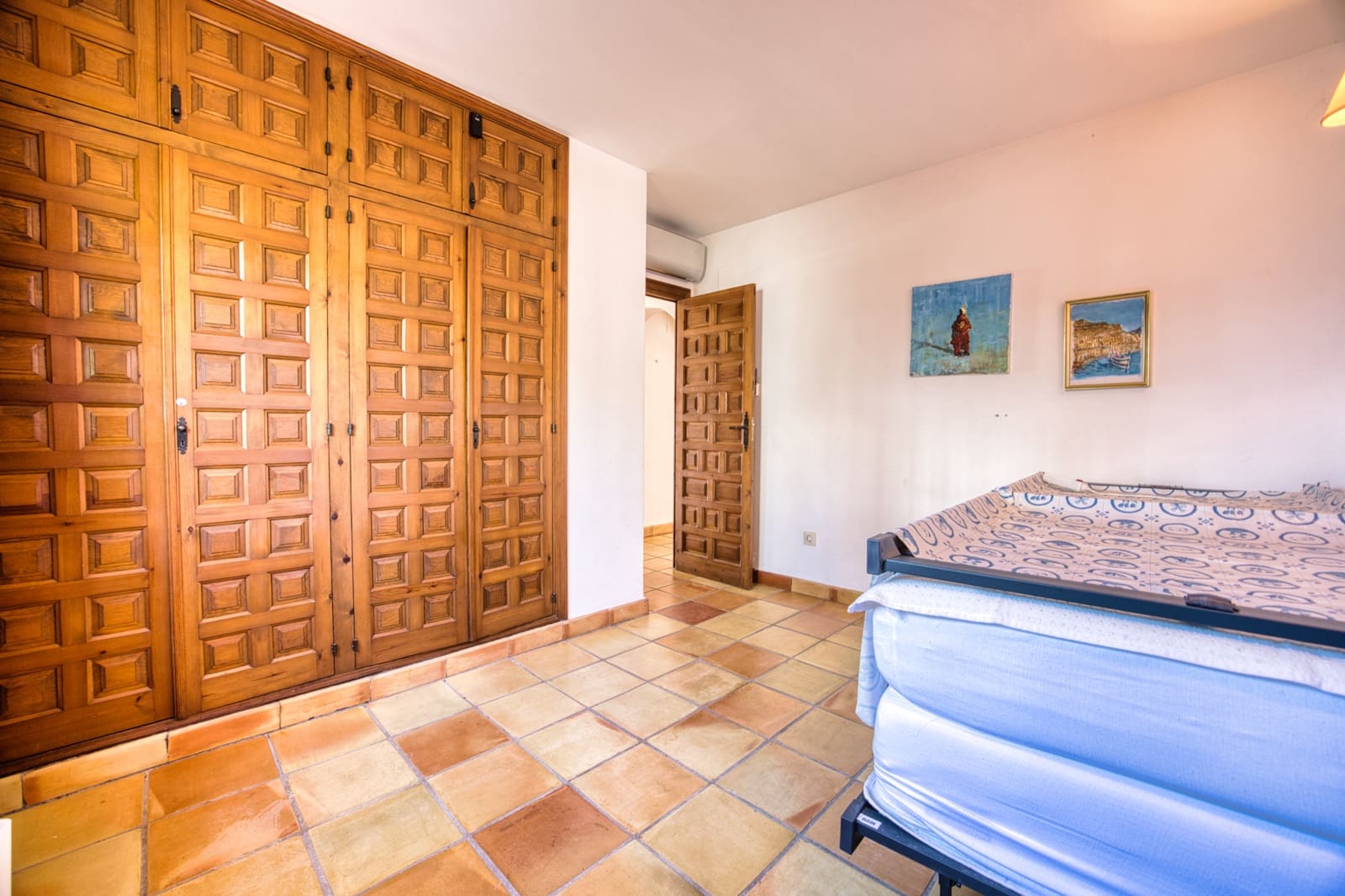 4 sypialnia Willa na sprzedaż w Pego z basenem garażem - 550 000 € (Ref: 9934894)