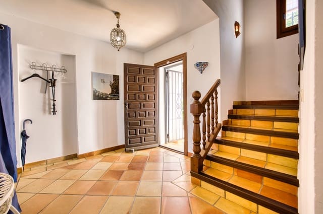 4 sypialnia Willa na sprzedaż w Pego z basenem garażem - 550 000 € (Ref: 9934894)