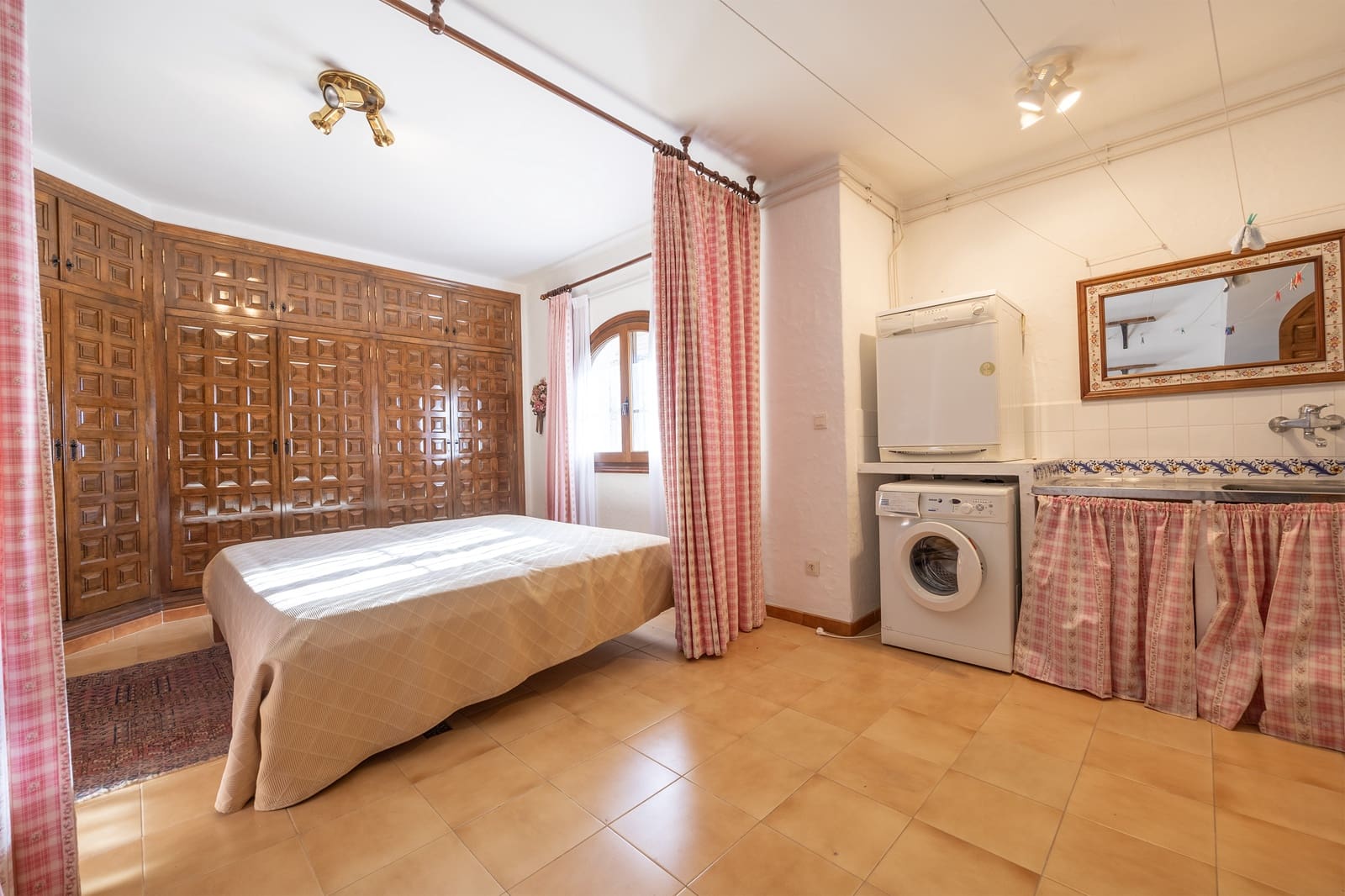 4 sypialnia Willa na sprzedaż w Pego z basenem garażem - 599 000 € (Ref: 9934898)