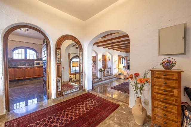 4 sypialnia Willa na sprzedaż w Pego z basenem garażem - 599 000 € (Ref: 9934898)