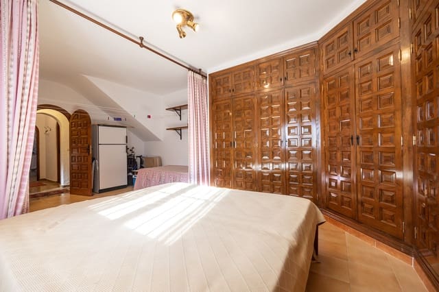 4 sypialnia Willa na sprzedaż w Pego z basenem garażem - 599 000 € (Ref: 9934898)