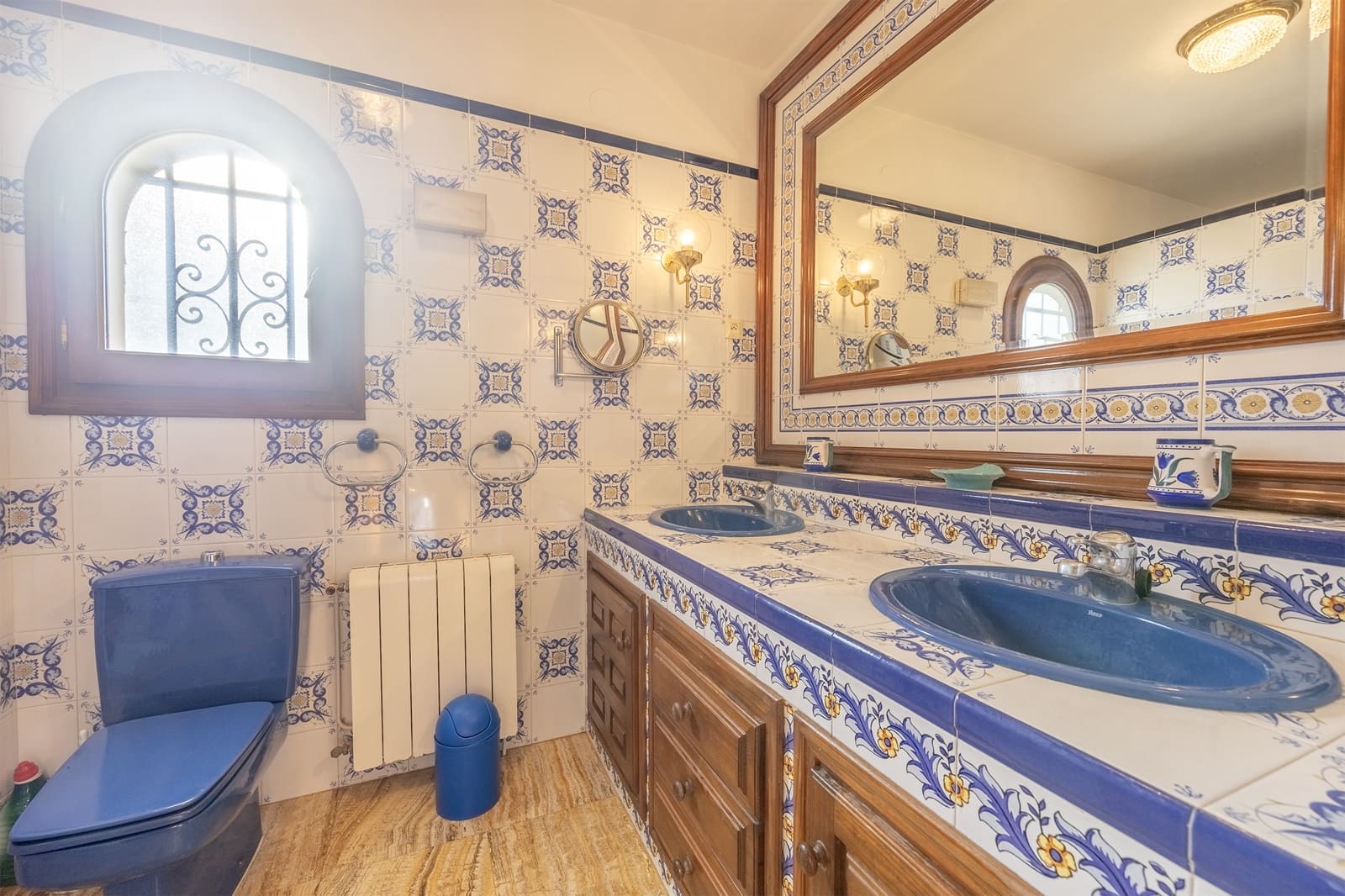 4 sypialnia Willa na sprzedaż w Pego z basenem garażem - 599 000 € (Ref: 9934898)