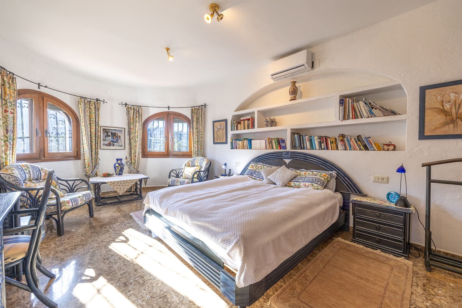 4 sypialnia Willa na sprzedaż w Pego z basenem garażem - 599 000 € (Ref: 9934898)