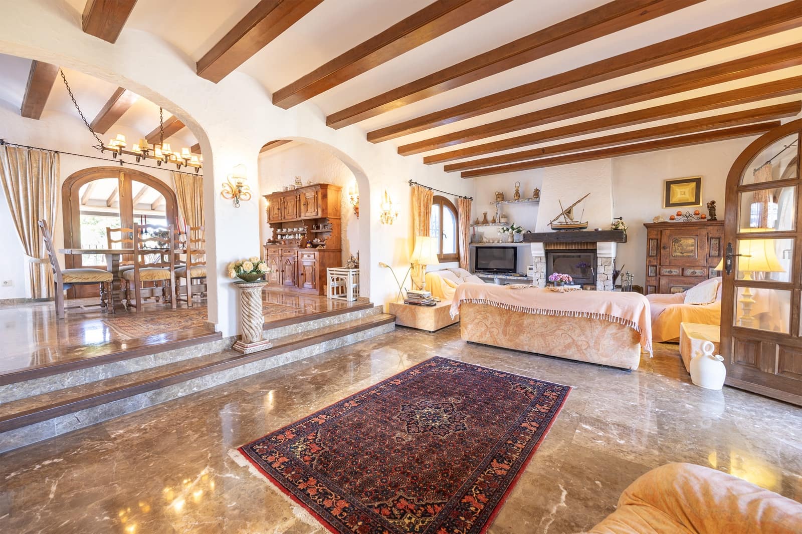 4 sypialnia Willa na sprzedaż w Pego z basenem garażem - 599 000 € (Ref: 9934898)