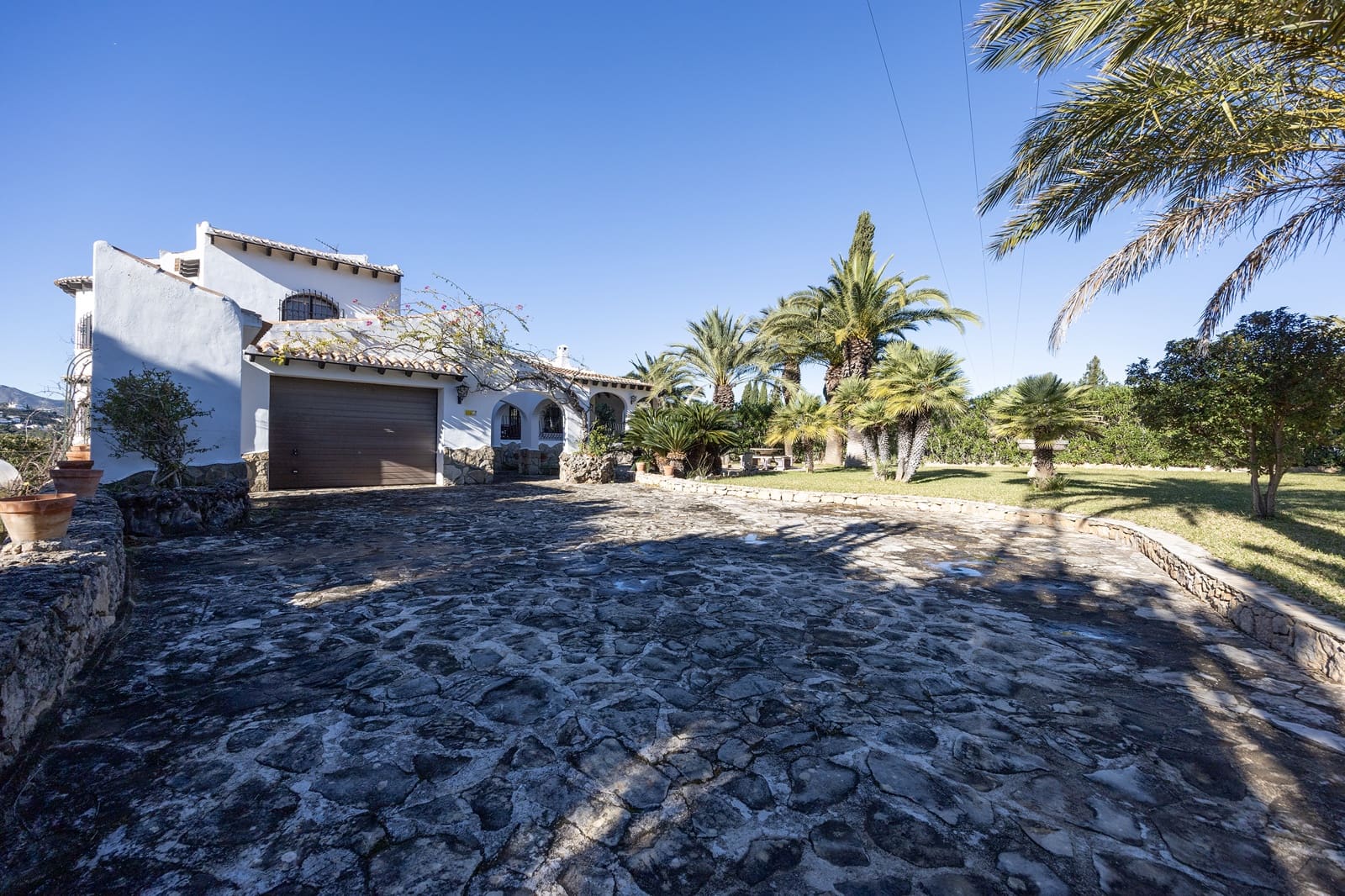 4 sypialnia Willa na sprzedaż w Pego z basenem garażem - 599 000 € (Ref: 9934898)