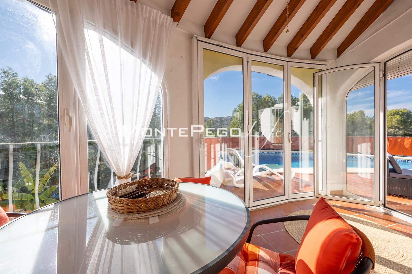 Chalet de 2 habitaciones en Monte Pego en venta con piscina garaje - 365.000 € (Ref: 9934899)