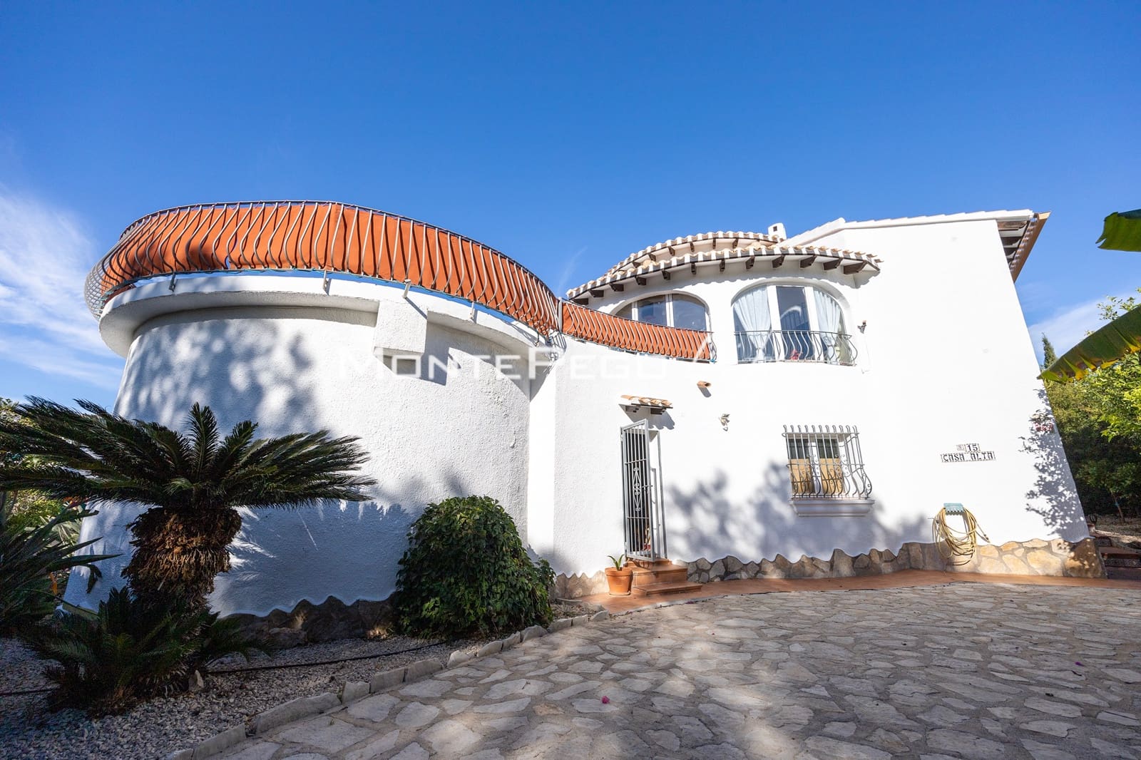 Chalet de 2 habitaciones en Monte Pego en venta con piscina garaje - 365.000 € (Ref: 9934899)