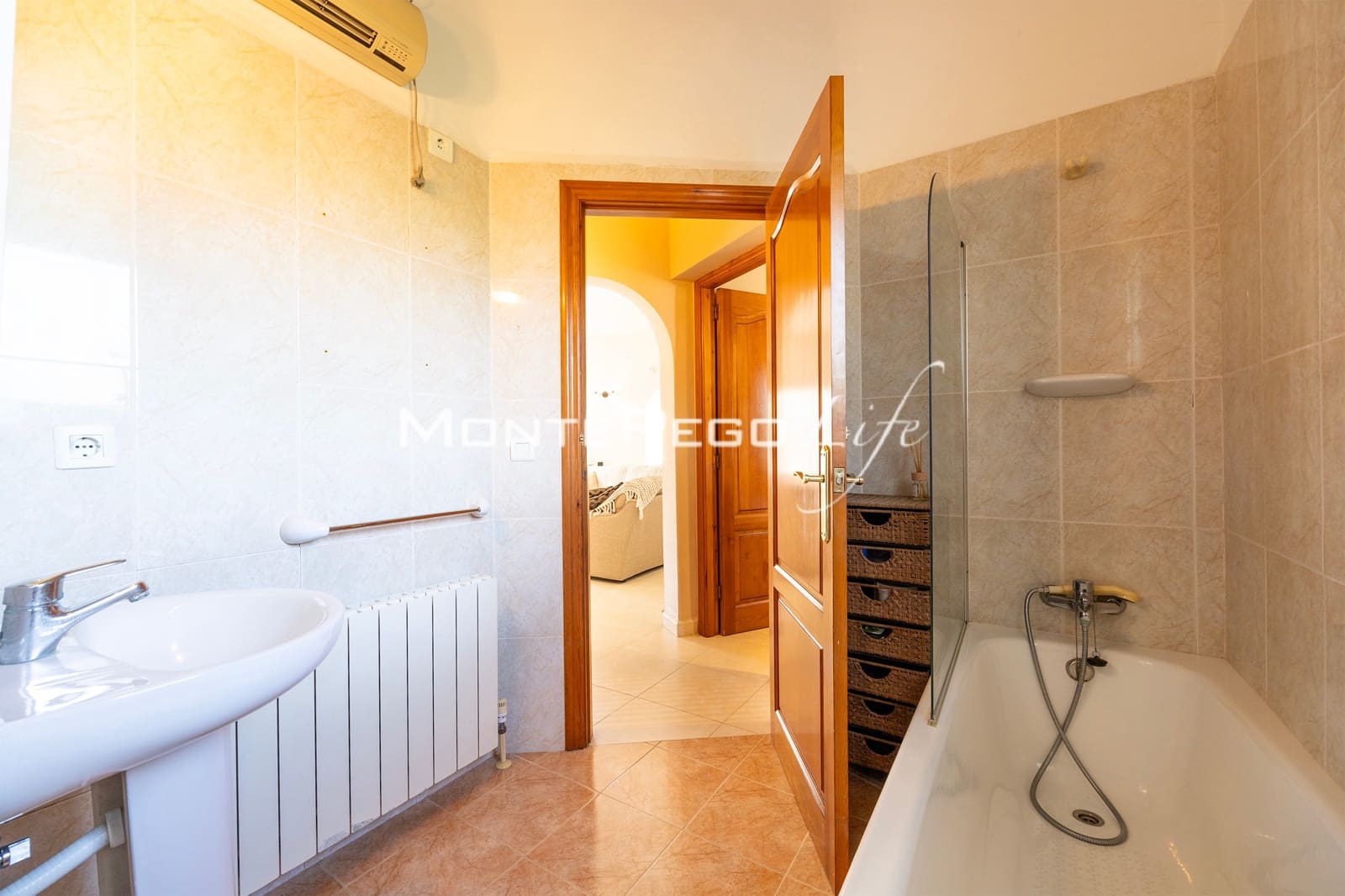 Chalet de 2 habitaciones en Monte Pego en venta con piscina garaje - 365.000 € (Ref: 9934899)