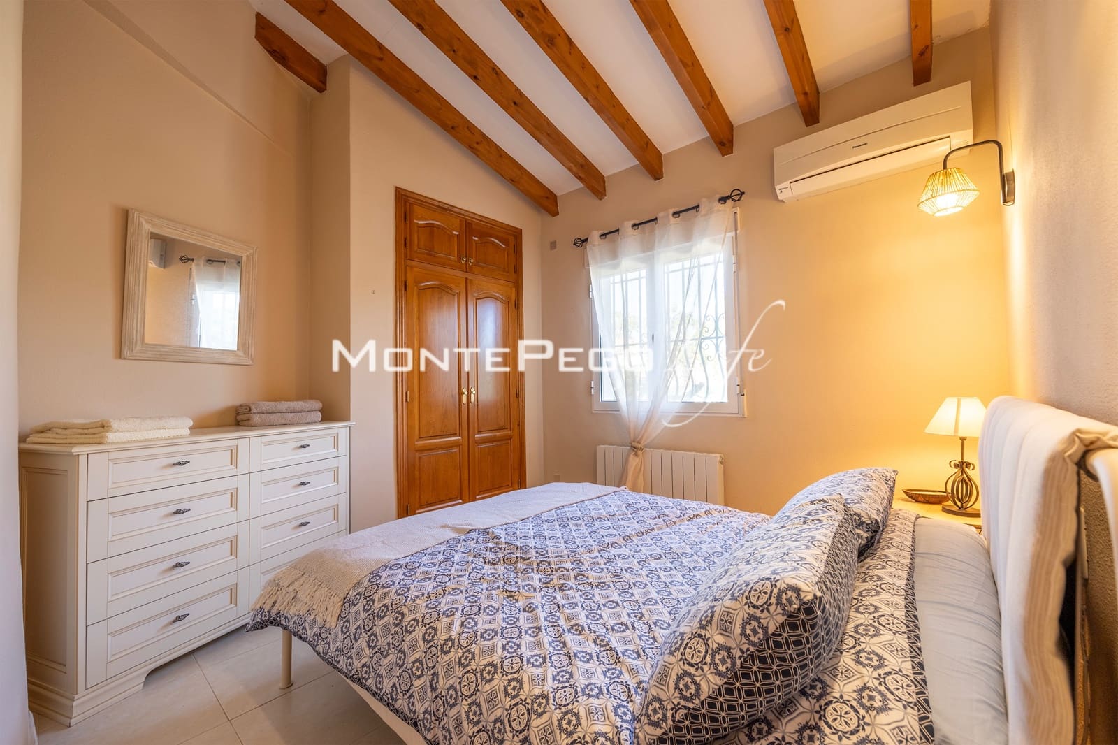 Chalet de 2 habitaciones en Monte Pego en venta con piscina garaje - 365.000 € (Ref: 9934899)
