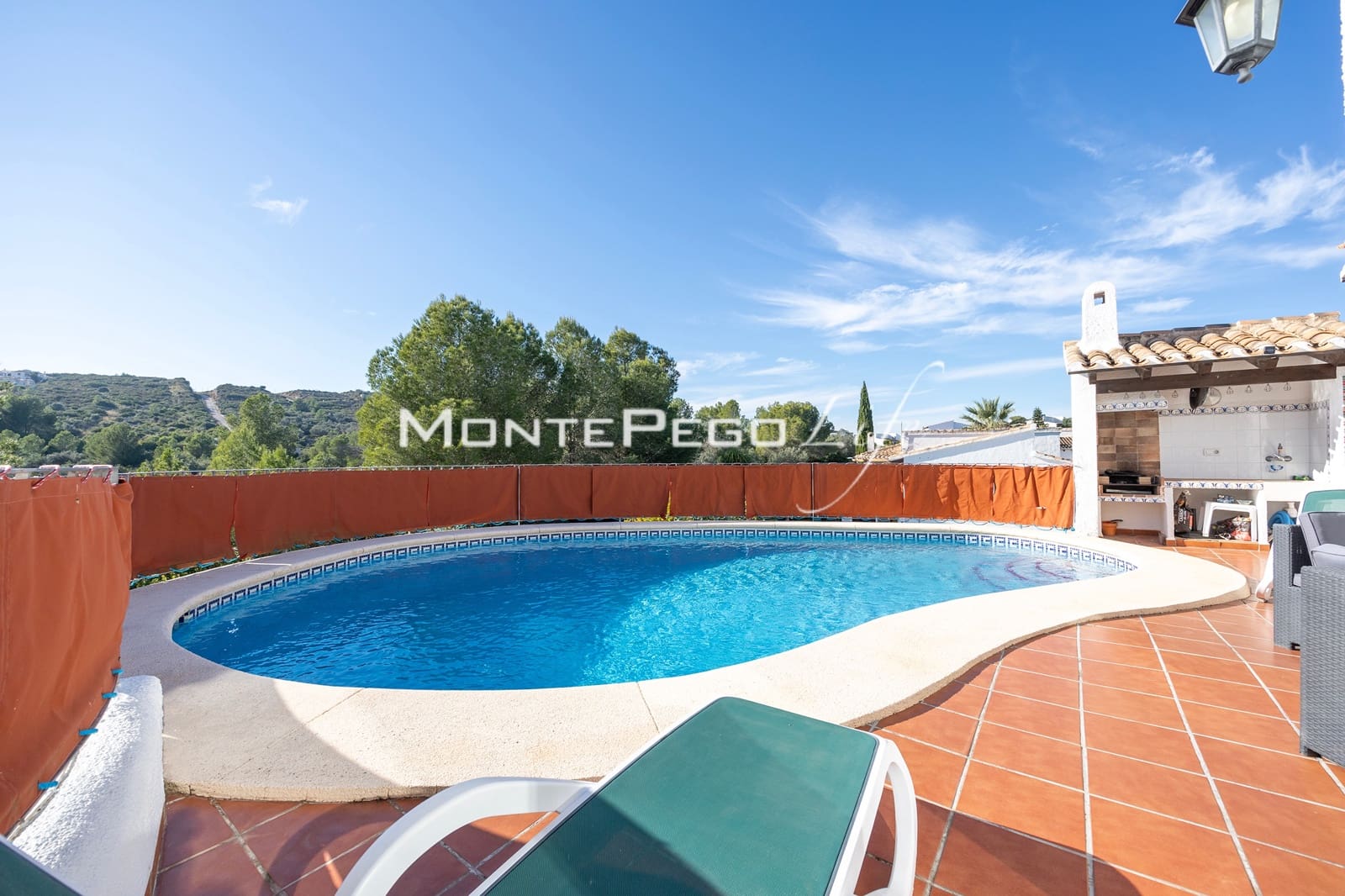 Chalet de 2 habitaciones en Monte Pego en venta con piscina garaje - 365.000 € (Ref: 9934899)