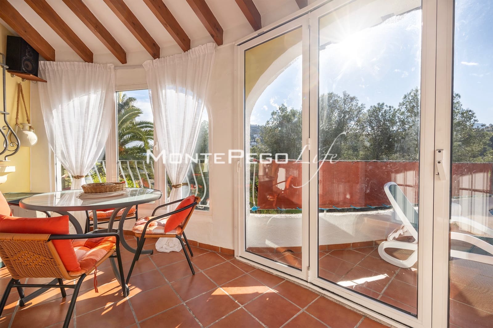 Chalet de 2 habitaciones en Monte Pego en venta con piscina garaje - 365.000 € (Ref: 9934899)