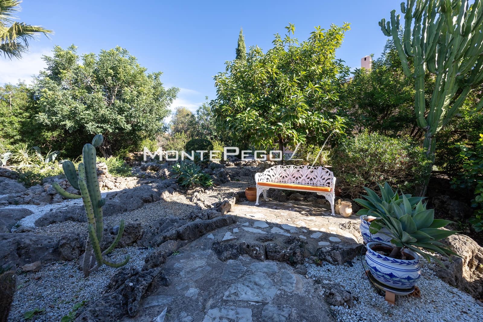 Chalet de 2 habitaciones en Monte Pego en venta con piscina garaje - 365.000 € (Ref: 9934899)