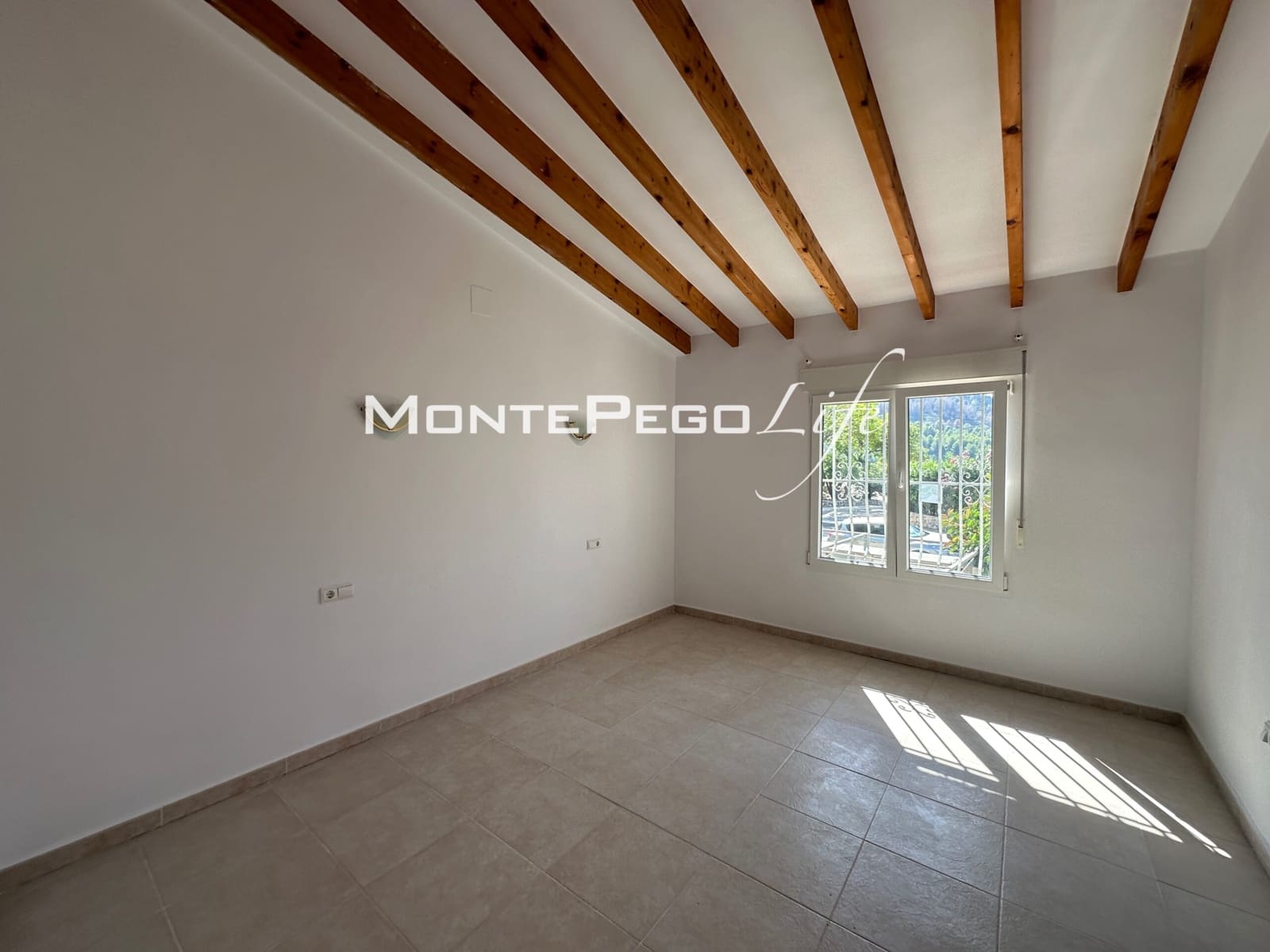 3 soveværelse Villa til salg i Monte Pego med swimmingpool garage - € 565.000 (Ref: 9999307)