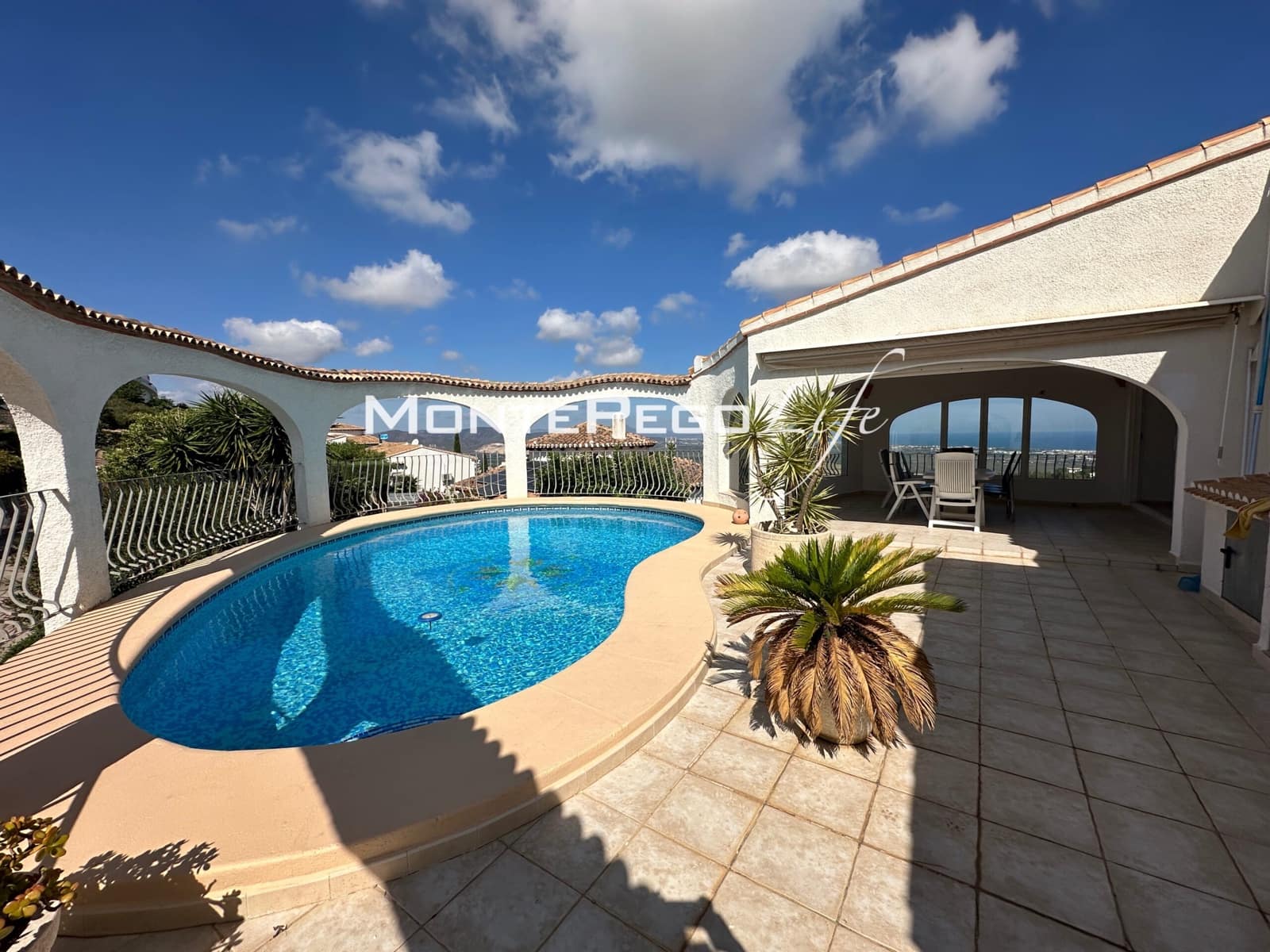 3 soveværelse Villa til salg i Monte Pego med swimmingpool garage - € 565.000 (Ref: 9999307)