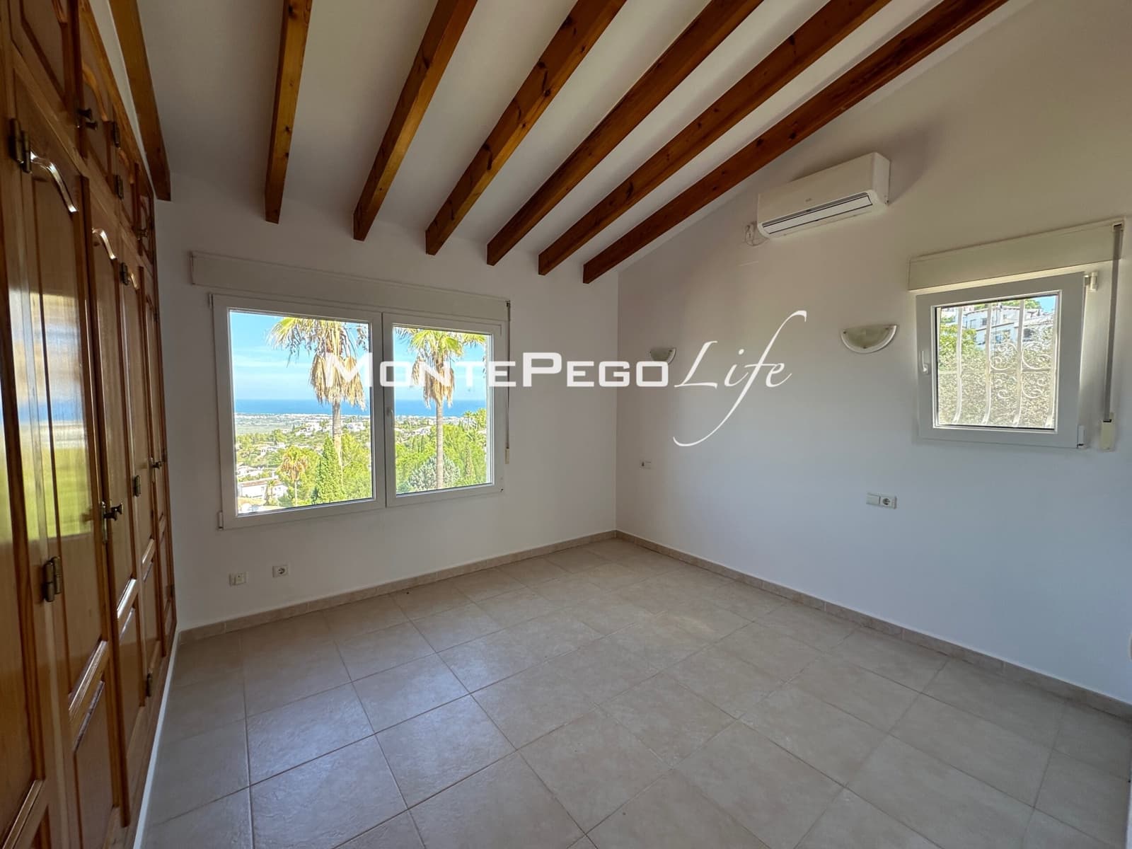 3 soveværelse Villa til salg i Monte Pego med swimmingpool garage - € 565.000 (Ref: 9999307)