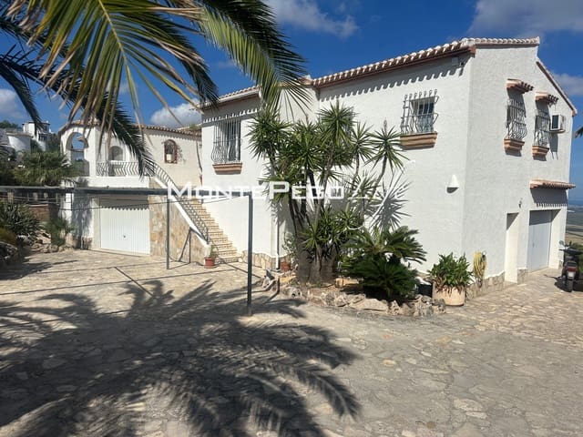 3 soveværelse Villa til salg i Monte Pego, Pego med swimmingpool garage - € 565.000 (Ref: 9999307)