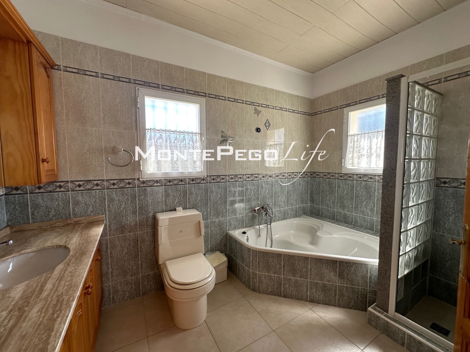 3 soveværelse Villa til salg i Monte Pego med swimmingpool garage - € 565.000 (Ref: 9999307)