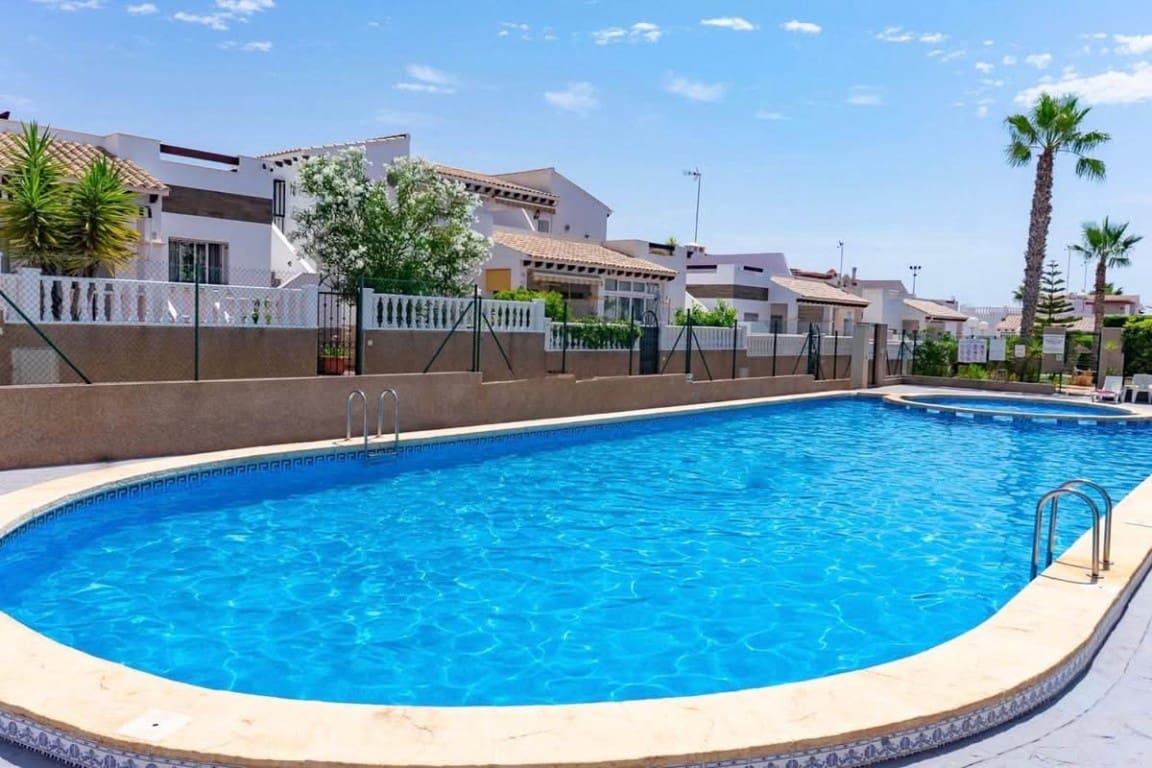 3 soverom Villa til salgs i Orihuela Costa med svømmebasseng garasje - € 265 000 (Ref: 10085166)