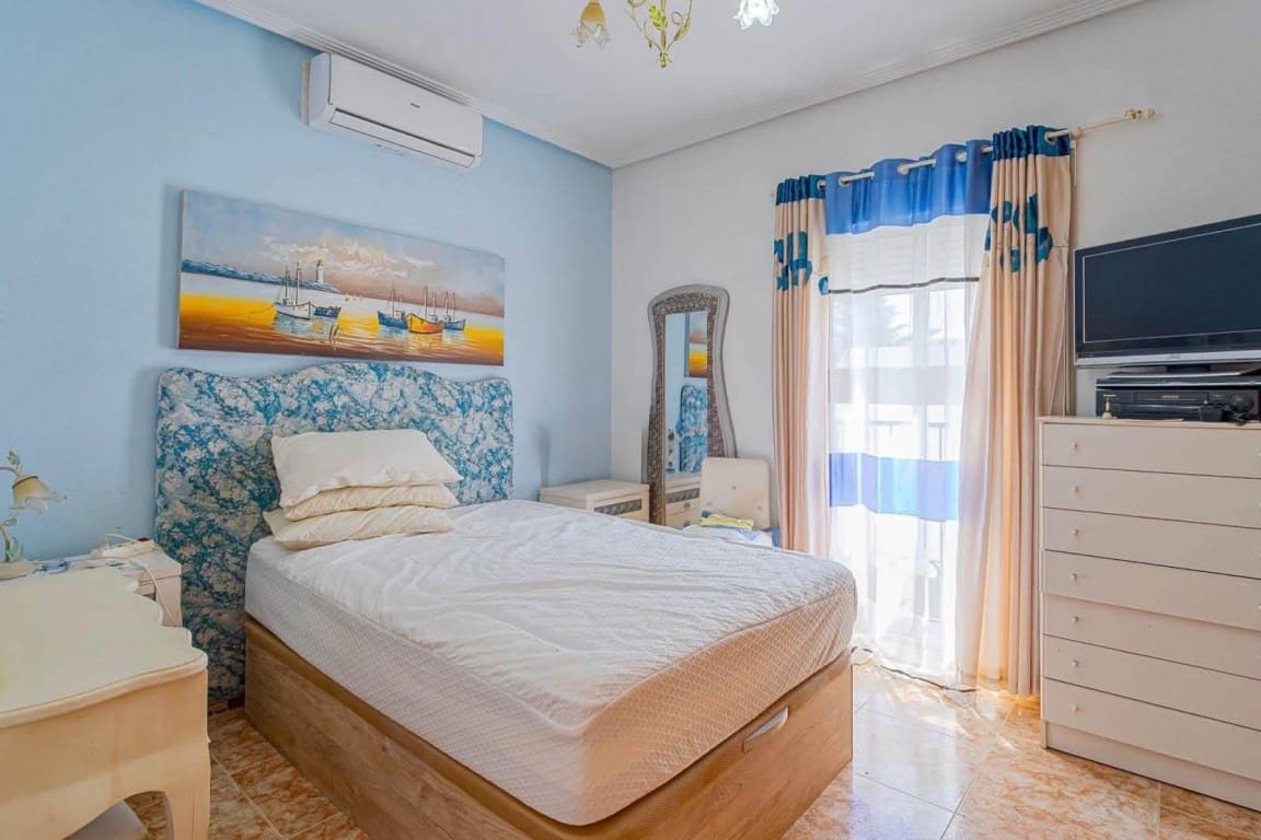 3 soverom Villa til salgs i Orihuela Costa med svømmebasseng garasje - € 265 000 (Ref: 10085166)