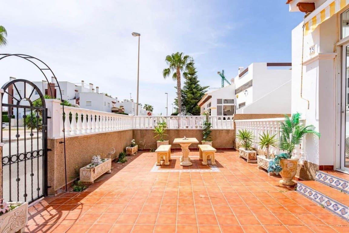 3 soverom Villa til salgs i Orihuela Costa med svømmebasseng garasje - € 265 000 (Ref: 10085166)
