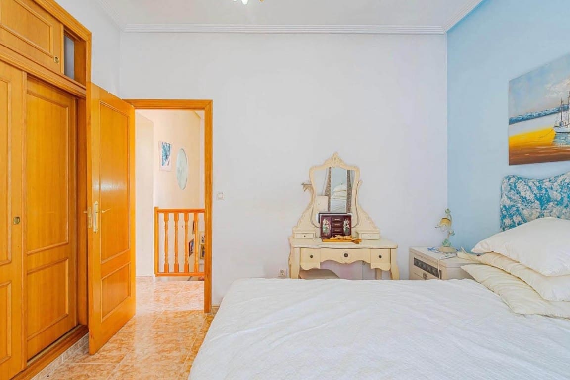 3 soverom Villa til salgs i Orihuela Costa med svømmebasseng garasje - € 265 000 (Ref: 10085166)