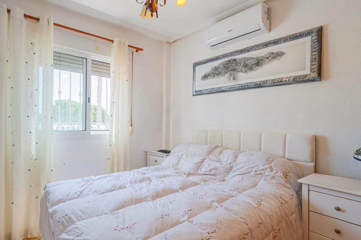 3 soverom Villa til salgs i Orihuela Costa med svømmebasseng garasje - € 265 000 (Ref: 10085166)