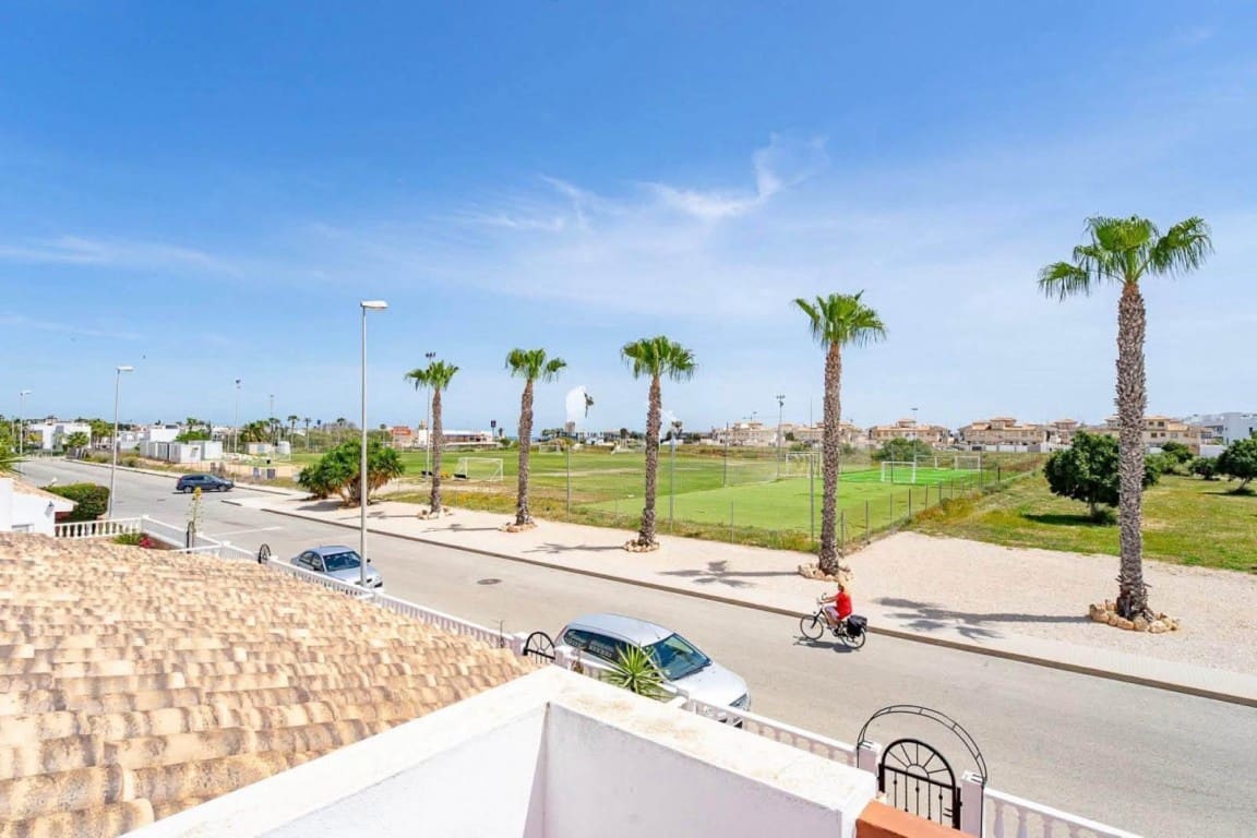 3 soverom Villa til salgs i Orihuela Costa med svømmebasseng garasje - € 265 000 (Ref: 10085166)