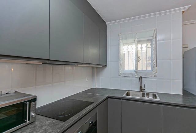 3 chambre Villa/Maison Semi-Mitoyenne à vendre à Playa Flamenca, Orihuela avec piscine garage - 219 900 € (Ref: 10085168)