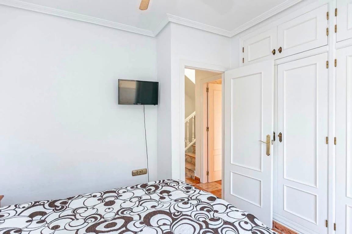 3 chambre Villa/Maison Semi-Mitoyenne à vendre à Playa Flamenca avec piscine garage - 219 900 € (Ref: 10085168)