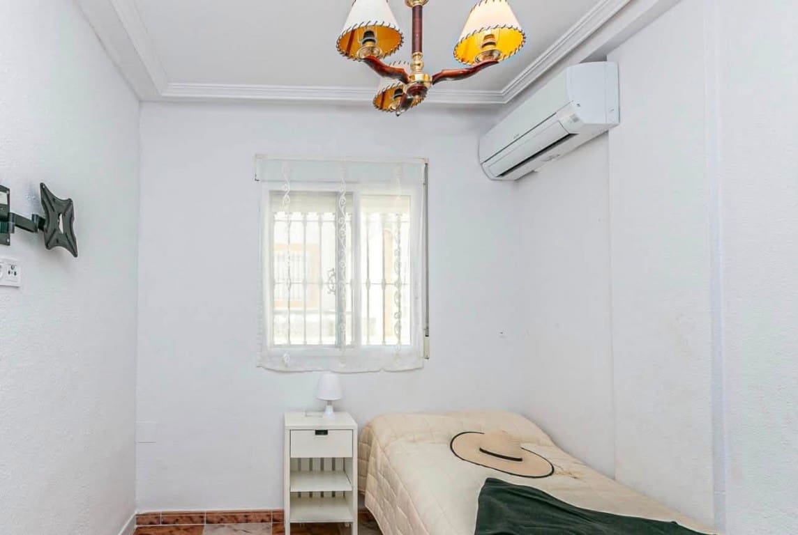 3 chambre Villa/Maison Semi-Mitoyenne à vendre à Playa Flamenca avec piscine garage - 219 900 € (Ref: 10085168)