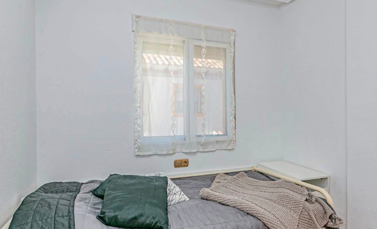 3 chambre Villa/Maison Semi-Mitoyenne à vendre à Playa Flamenca avec piscine garage - 219 900 € (Ref: 10085168)