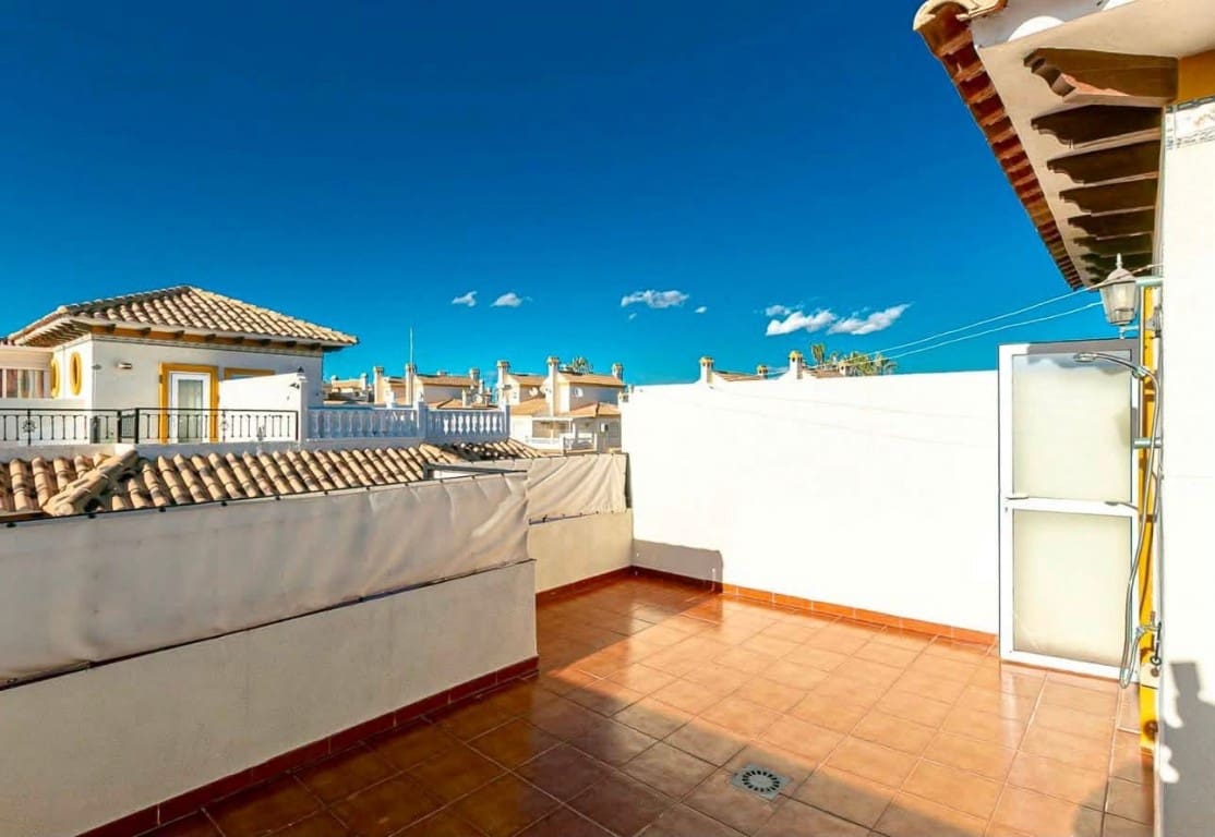3 chambre Villa/Maison Semi-Mitoyenne à vendre à Playa Flamenca avec piscine garage - 219 900 € (Ref: 10085168)