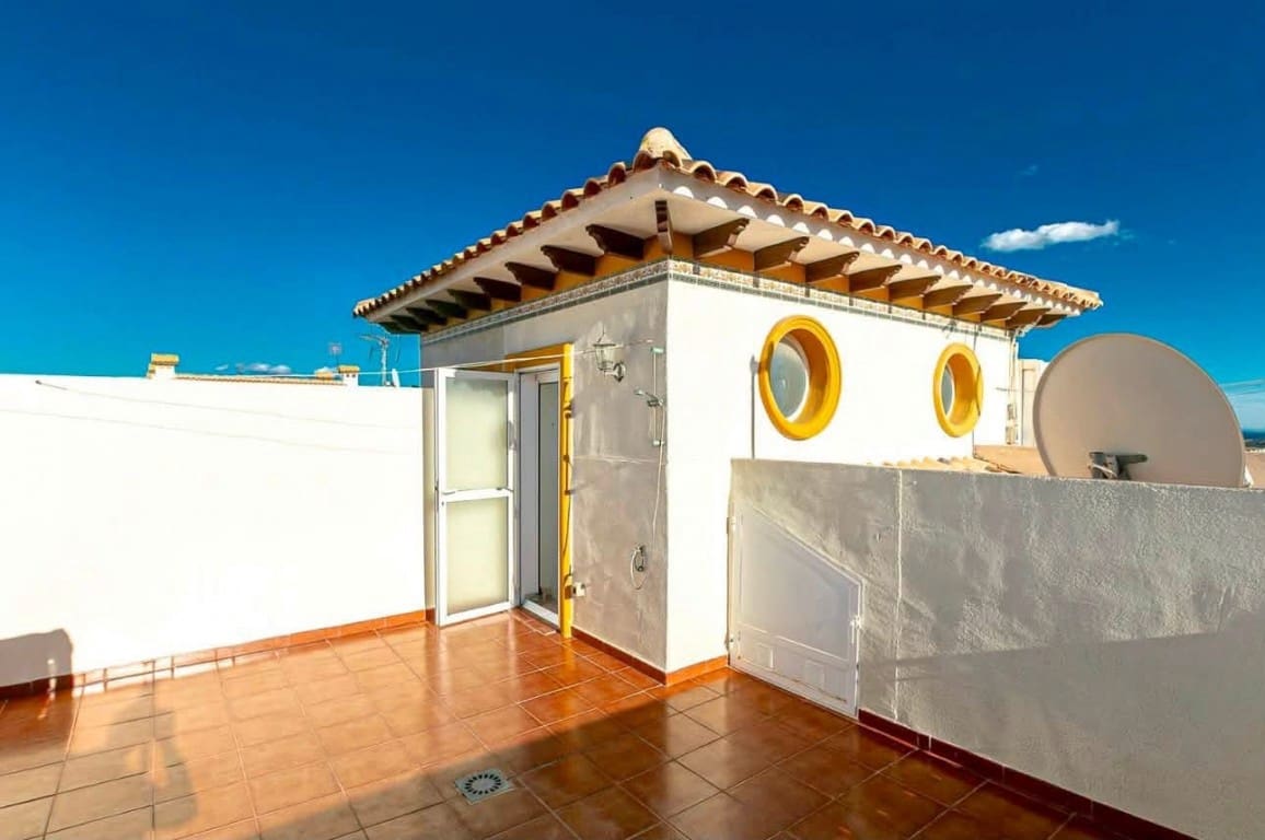 3 chambre Villa/Maison Semi-Mitoyenne à vendre à Playa Flamenca avec piscine garage - 219 900 € (Ref: 10085168)