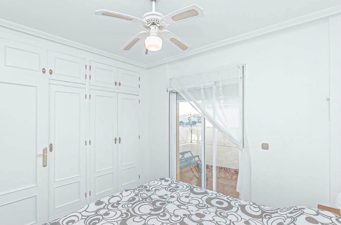 3 chambre Villa/Maison Semi-Mitoyenne à vendre à Playa Flamenca avec piscine garage - 219 900 € (Ref: 10085168)