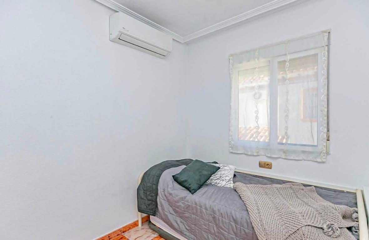 3 chambre Villa/Maison Semi-Mitoyenne à vendre à Playa Flamenca avec piscine garage - 219 900 € (Ref: 10085168)