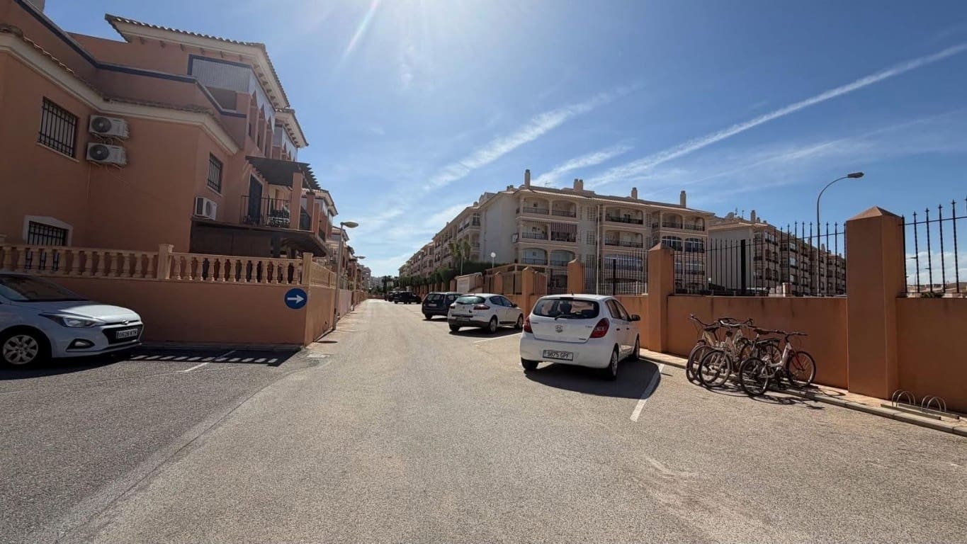 2 bedroom Apartment for sale in Playa Flamenca with pool garage - € 149,900 (Ref: 10085172)