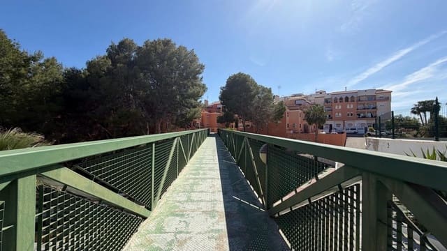 Apartamento de 2 habitaciones en Playa Flamenca, Orihuela en venta con piscina garaje - 149.900 € (Ref: 10085172)