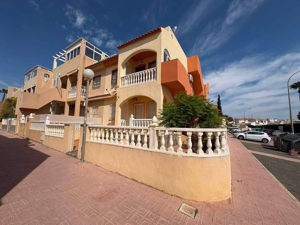 2 makuuhuone Huoneisto myytävänä paikassa La Florida mukana uima-altaan - 149 000 € (Ref: 10085173)