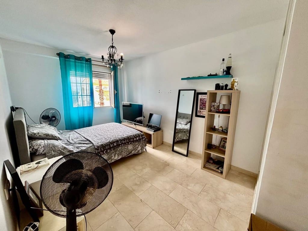 4 slaapkamer Halfvrijstaande villa te koop in Villamartin met zwembad garage - € 290.000 (Ref: 10085174)