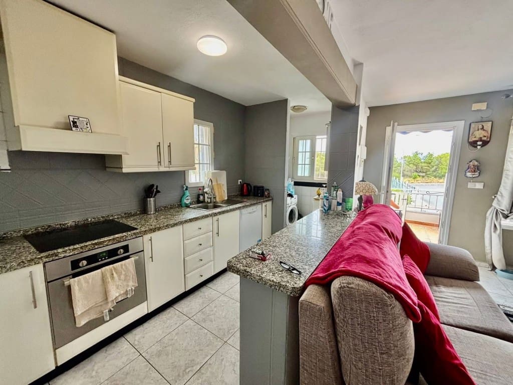 4 slaapkamer Halfvrijstaande villa te koop in Villamartin met zwembad garage - € 290.000 (Ref: 10085174)
