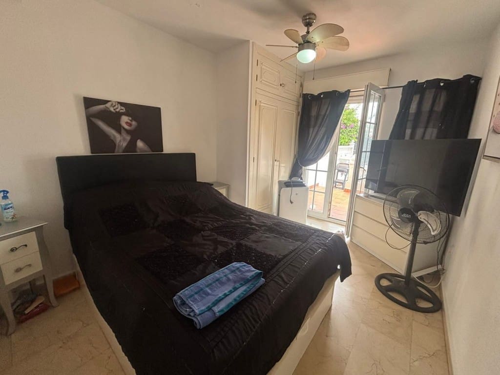 4 slaapkamer Halfvrijstaande villa te koop in Villamartin met zwembad garage - € 290.000 (Ref: 10085174)