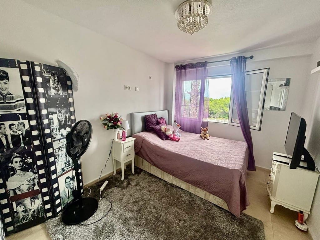 4 slaapkamer Halfvrijstaande villa te koop in Villamartin met zwembad garage - € 290.000 (Ref: 10085174)