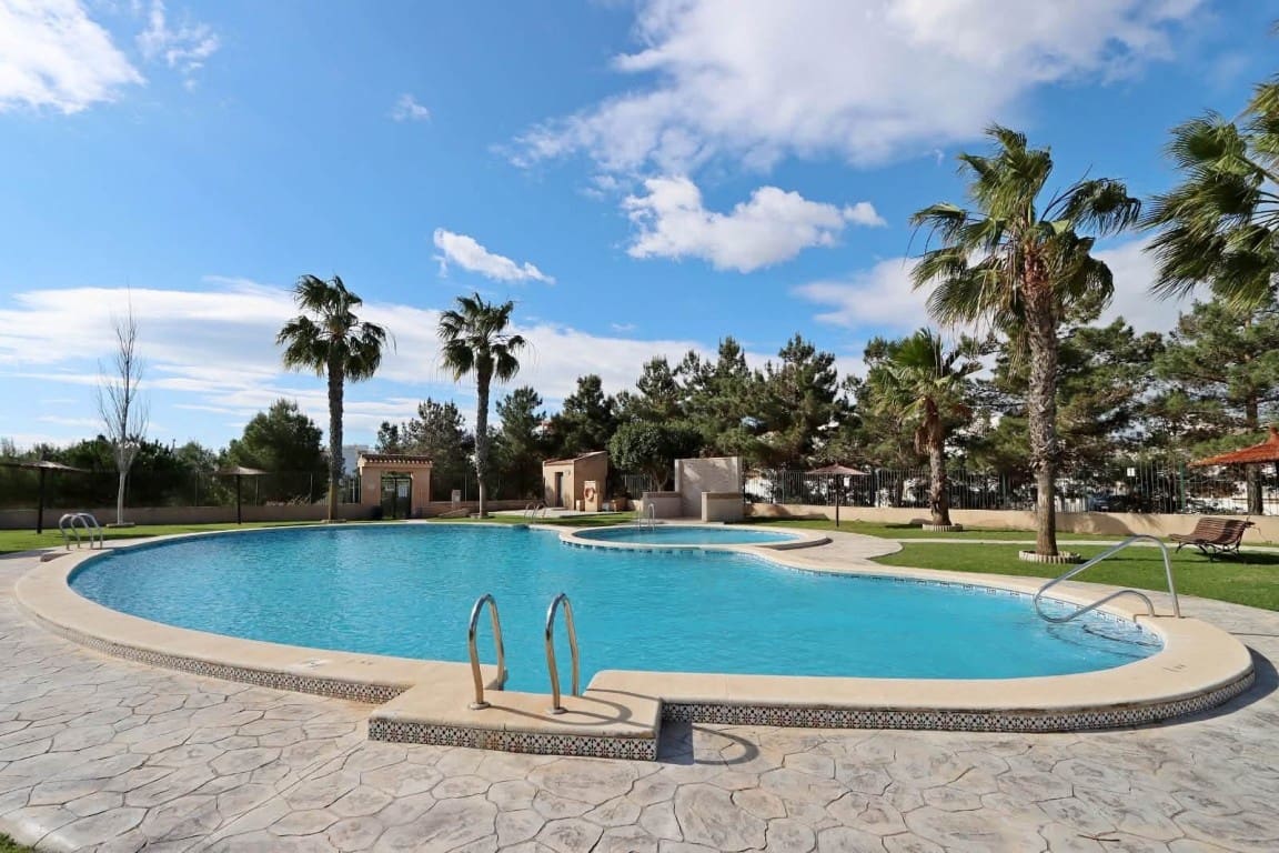 3 chambre Villa/Maison Semi-Mitoyenne à vendre à Los Altos avec piscine garage - 269 999 € (Ref: 10085175)