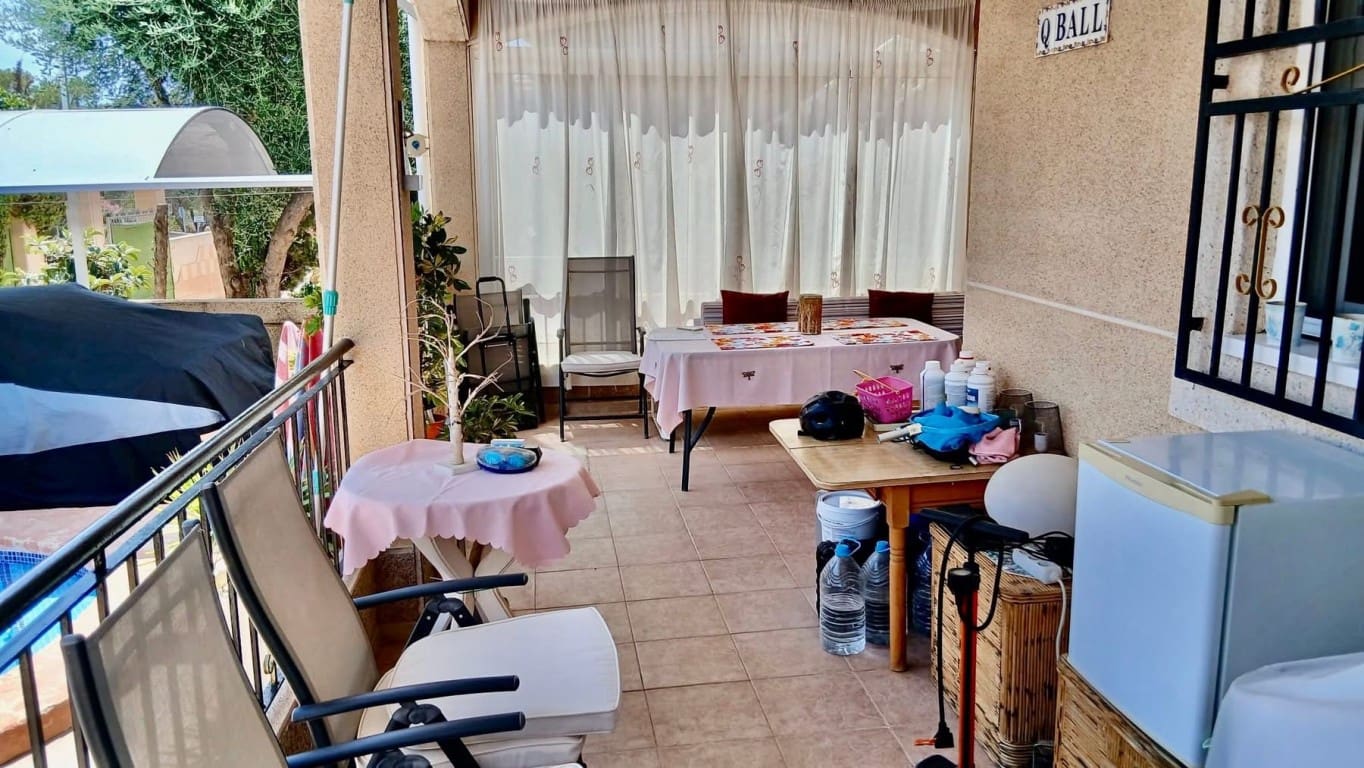 3 slaapkamer Villa te koop in Los Altos met zwembad garage - € 289.995 (Ref: 10085176)