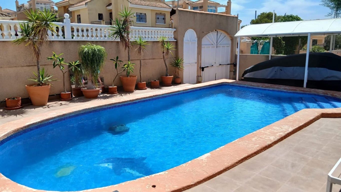 3 slaapkamer Villa te koop in Los Altos met zwembad garage - € 289.995 (Ref: 10085176)