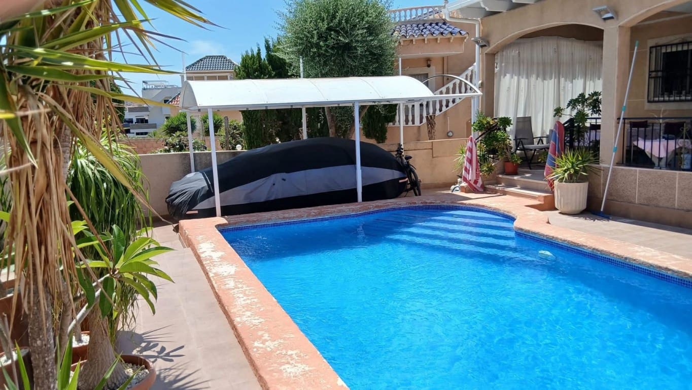 3 slaapkamer Villa te koop in Los Altos met zwembad garage - € 289.995 (Ref: 10085176)