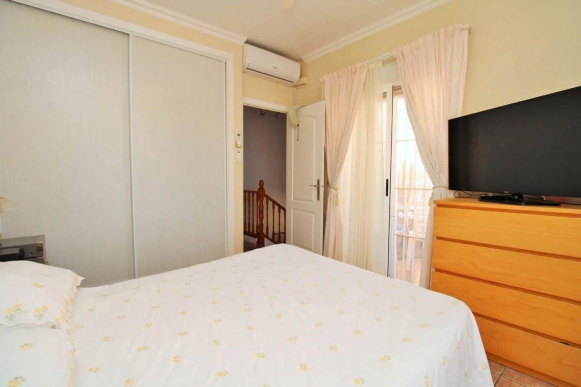 3 soveværelse Villa til salg i Playa Flamenca med swimmingpool garage - € 259.950 (Ref: 10085180)
