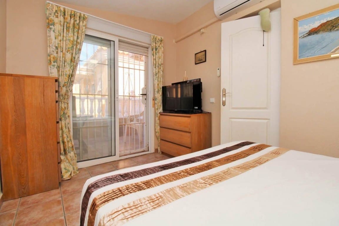 3 soveværelse Villa til salg i Playa Flamenca med swimmingpool garage - € 259.950 (Ref: 10085180)