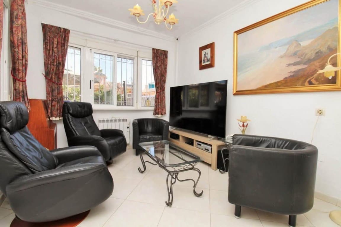 3 soveværelse Villa til salg i Playa Flamenca med swimmingpool garage - € 259.950 (Ref: 10085180)